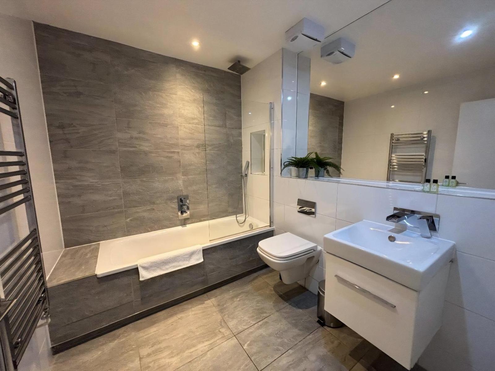 City Aldgate Apartments Londen Buitenkant foto